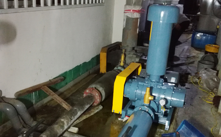 你們生產的黑偉羅茨鼓風機在運轉中需要注意什么